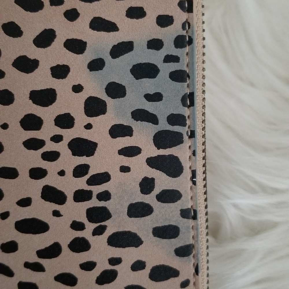 Universal Thread Leopard Wristlet - Picture 4 of 4